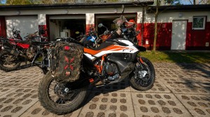 KTM 890.jpg